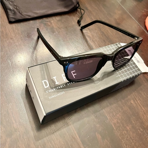 Diff - Billie Sunglasses - Picture 4 of 5